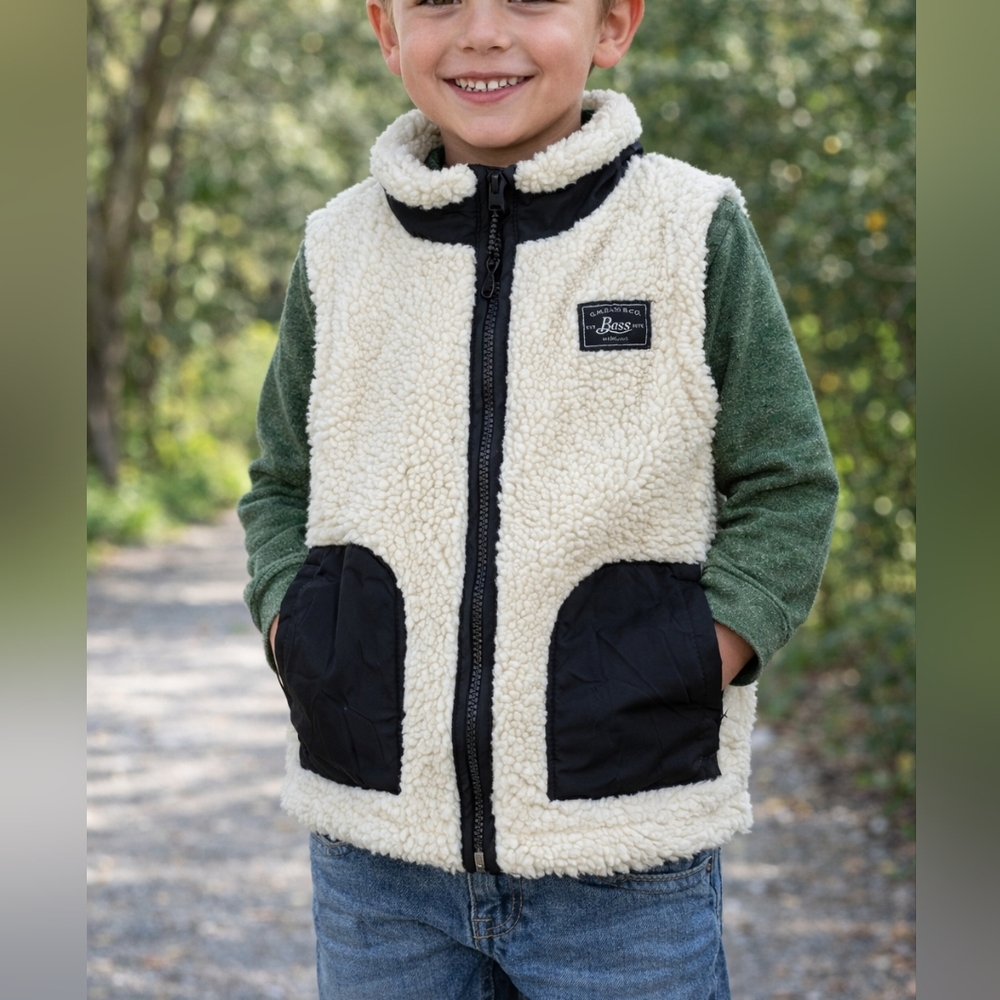 Bass Kids Sherpa Vest with Black Pockets Sz 6